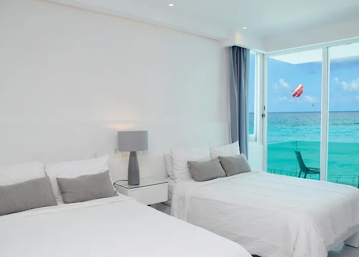 Exclusive Studio On The Beach, Minimalist, Gym, Pool, Jacuzzi, Balcony